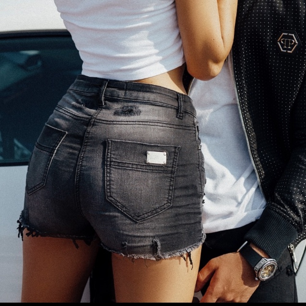 ELISABETTA FRANCHI jean shorts.